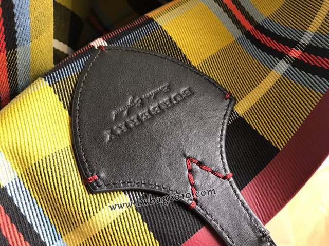 Burberry專門店新款帆布格紋圖案手提購物女包 巴寶莉雙面兩用托特包購物袋 yxb1349